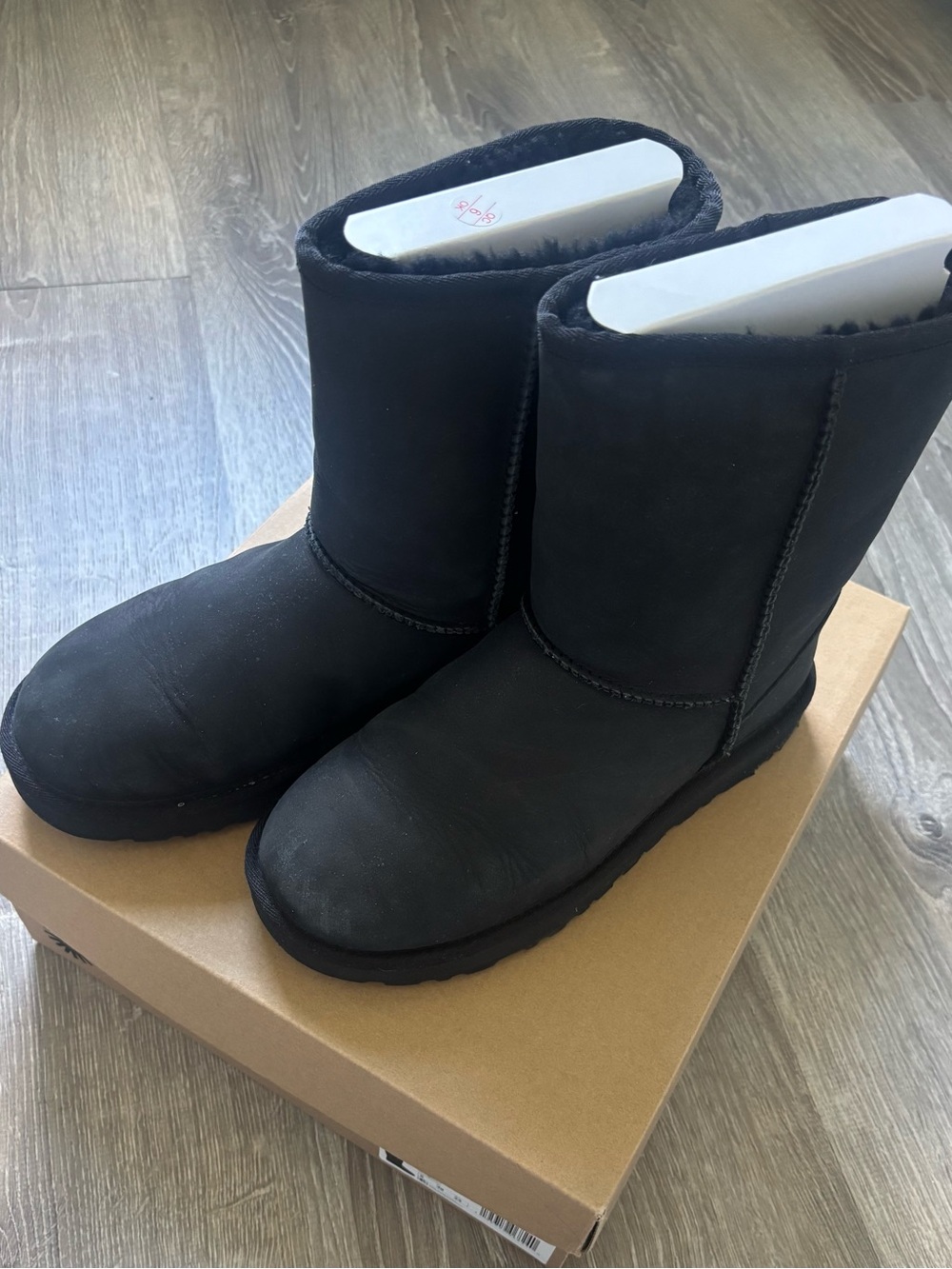 UGG Classic Women's Black Classic Short Leather Boots Size 7 worn once